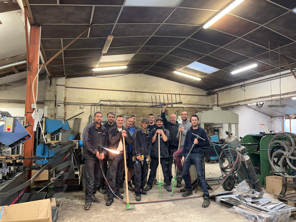L'équipe de La Fabriculture dans l'atelier à Moyrazès, Aveyron